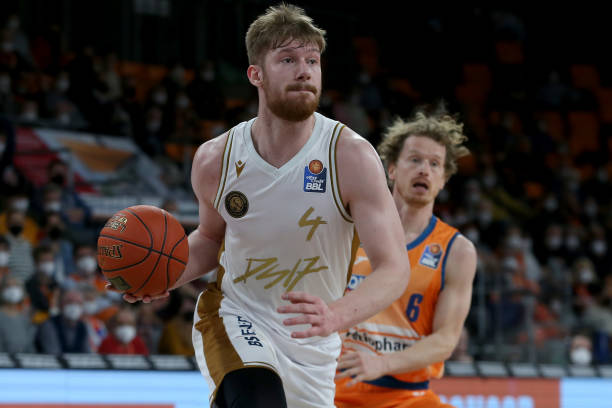 过培养锋线 过培养锋线